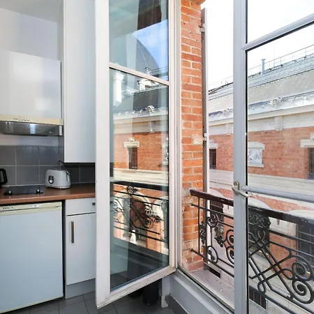 Service - En Face Du Musee - 5 - Flat-guest Paris